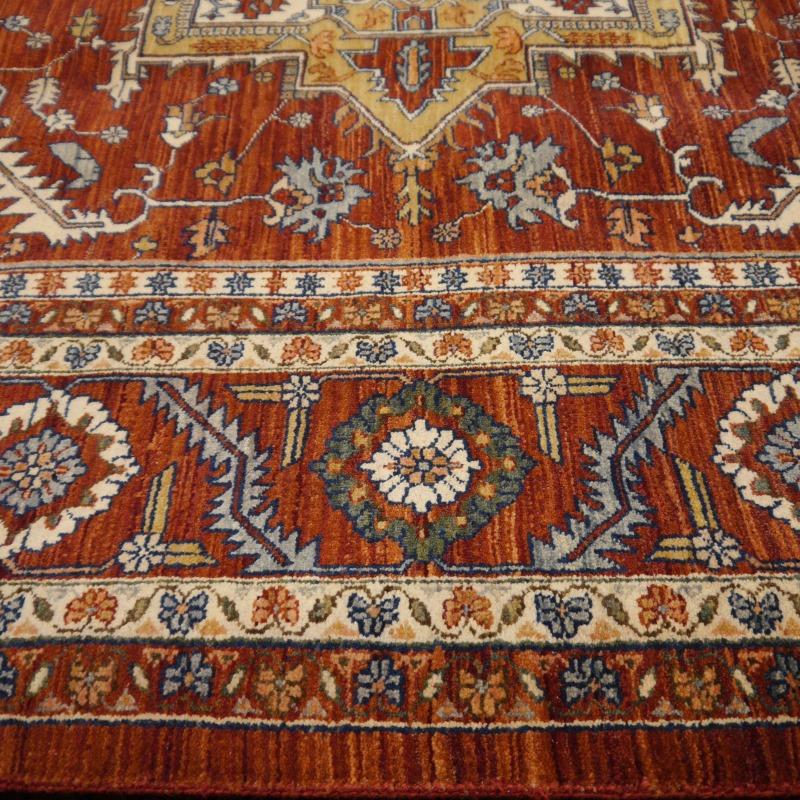 Djoharian Kollektion Heriz-Serapi Stil Teppich mit Medaillon 6,6 x 9,5 Fuß Heriz-Serapi Stil  (Wolle) im Angebot