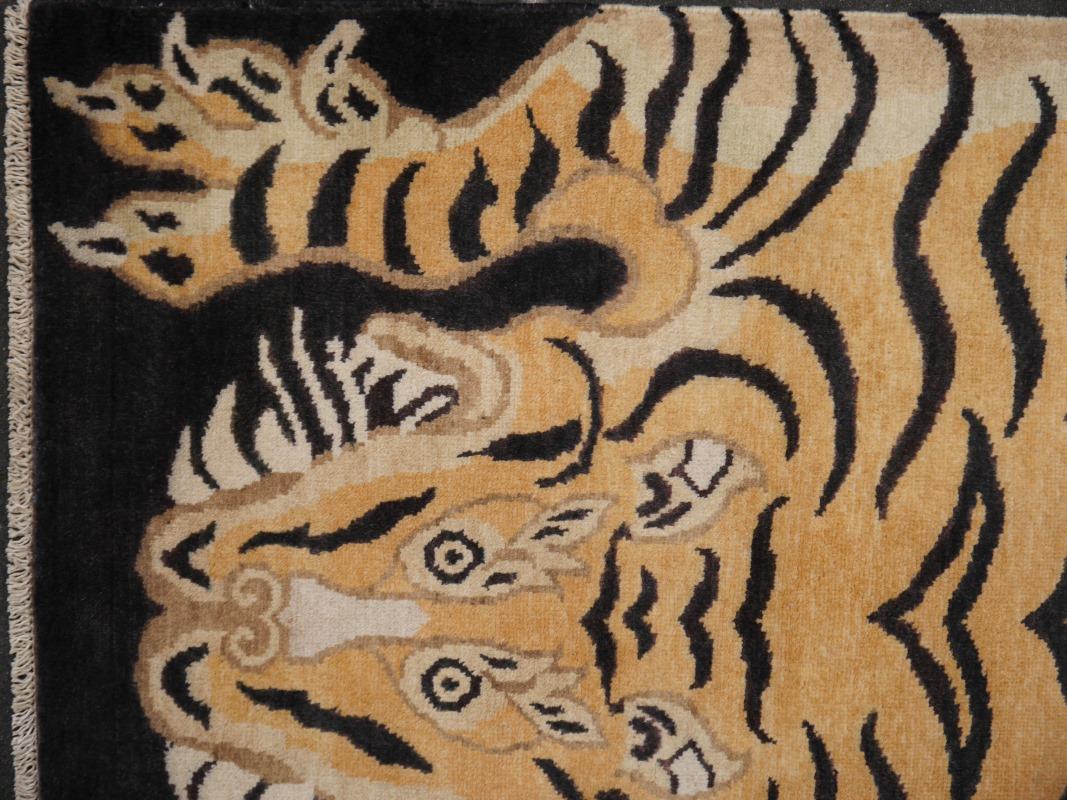 Djoharian Collection Tiger Rug Wool Hand Knotted Antique Tibetan Design  In New Condition For Sale In Lohr, Bavaria, DE