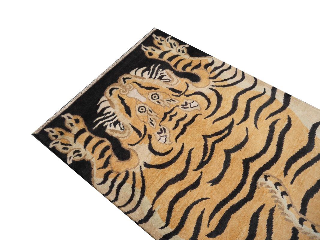 Djoharian Collection Tiger Rug Laine Noué à la main Antique Tibetan Design  en vente 1