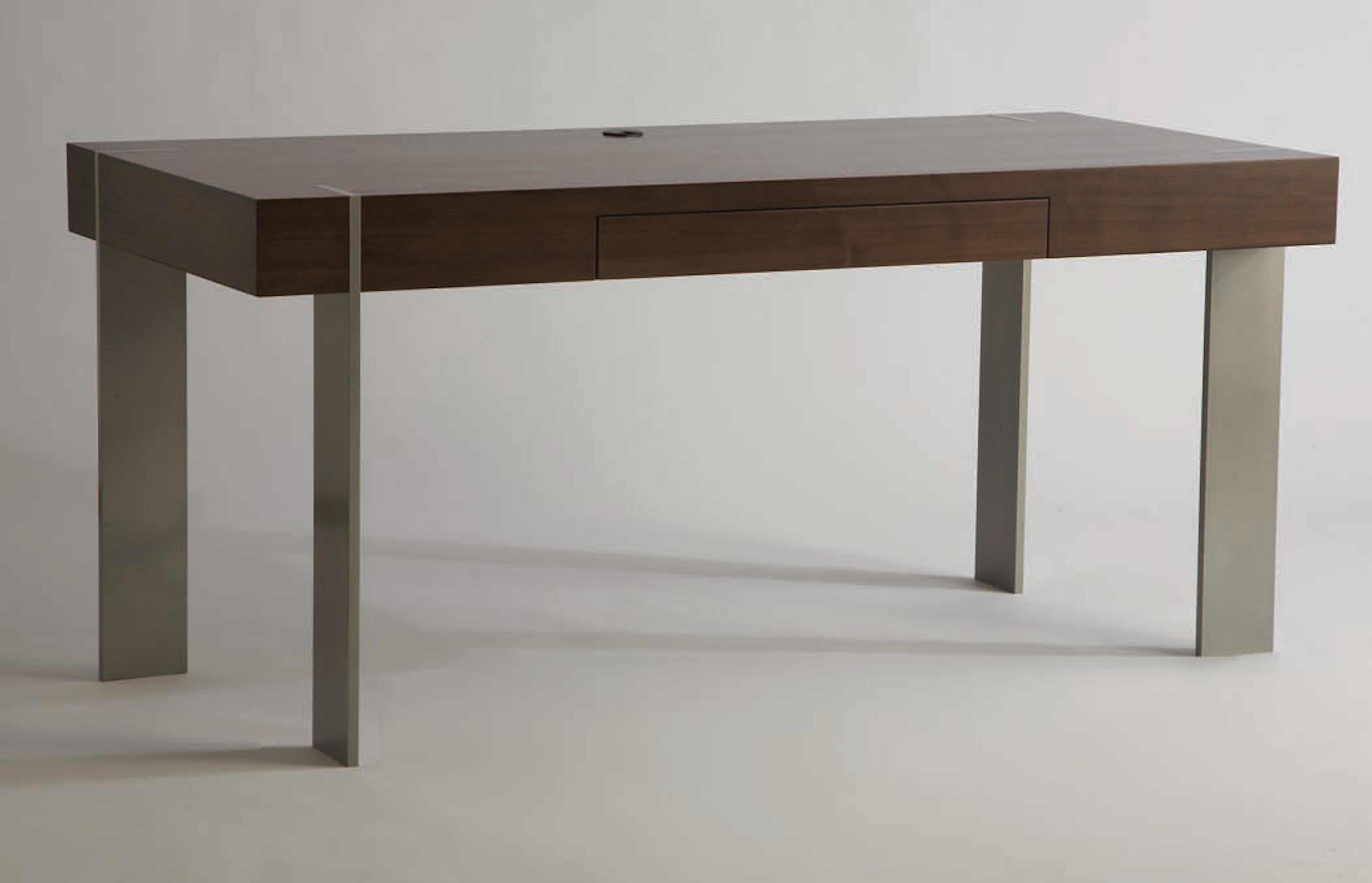 Modern DK-21 Desk with Metal Legs by Antoine Proulx For Sale