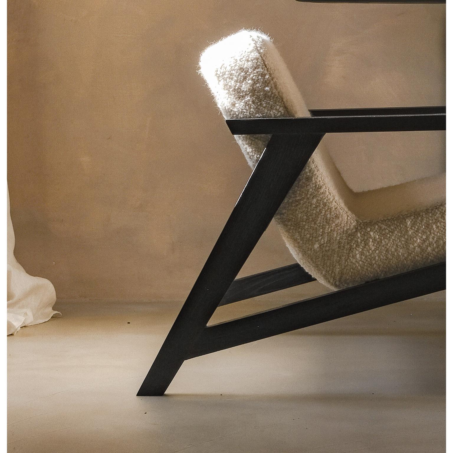Contemporary Dark Black Oak And Alpaca Soft Beige Wool Chair by Dennis Kaiser (Postmoderne) im Angebot