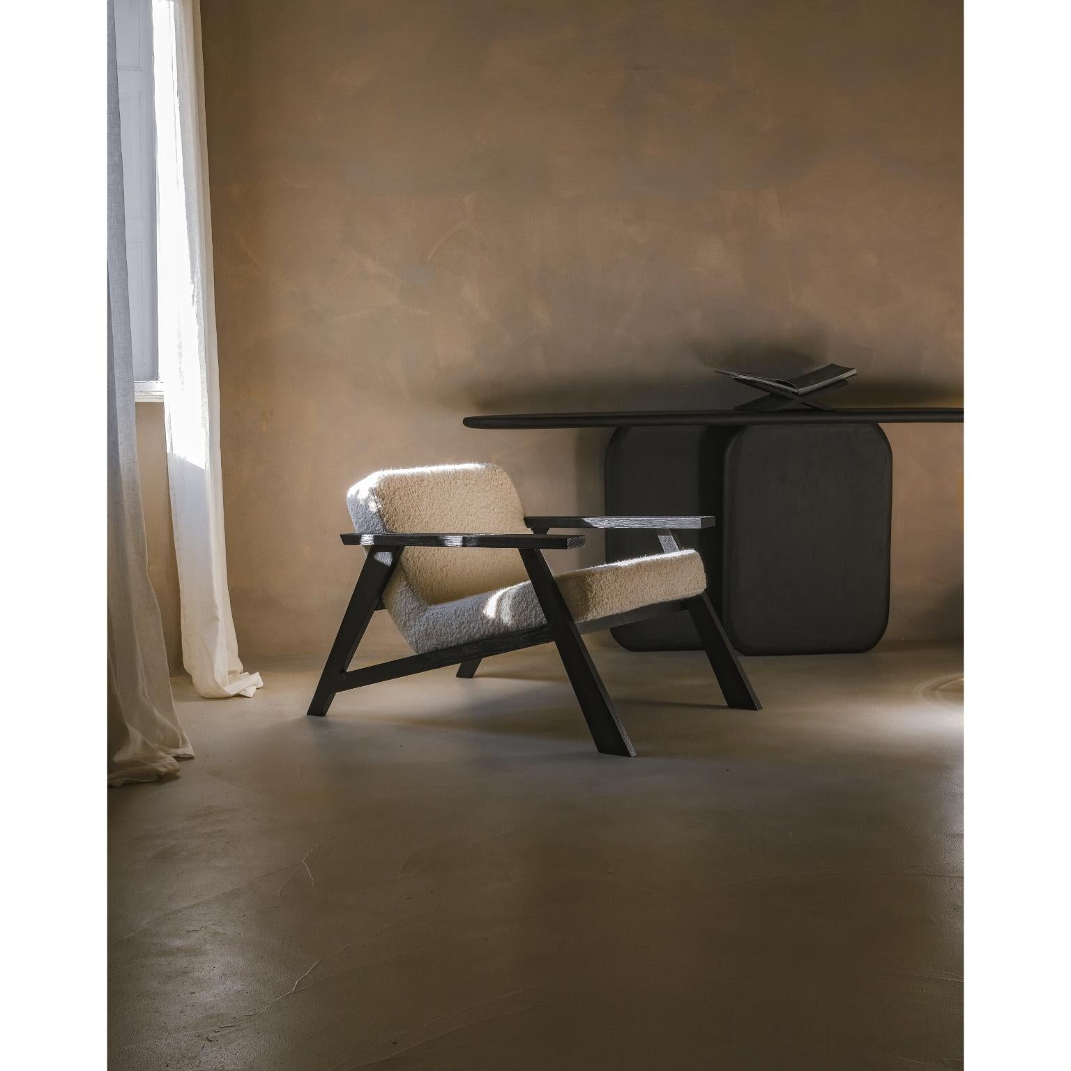 Contemporary Dark Black Oak And Alpaca Soft Beige Wool Chair by Dennis Kaiser (21. Jahrhundert und zeitgenössisch) im Angebot