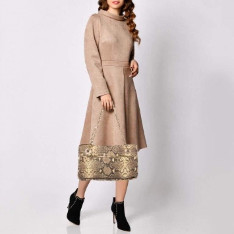DKNY Beige/Black Snakeskin Embossed Leather  Chain Shoulder Bag In Good Condition For Sale In Dubai, Al Qouz 2