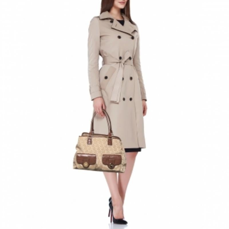 Carry everything you need in style thanks to this DKNY bag. Crafted from Monogram canvas and leather, it features dual leather handles and a fabric-lined interior.