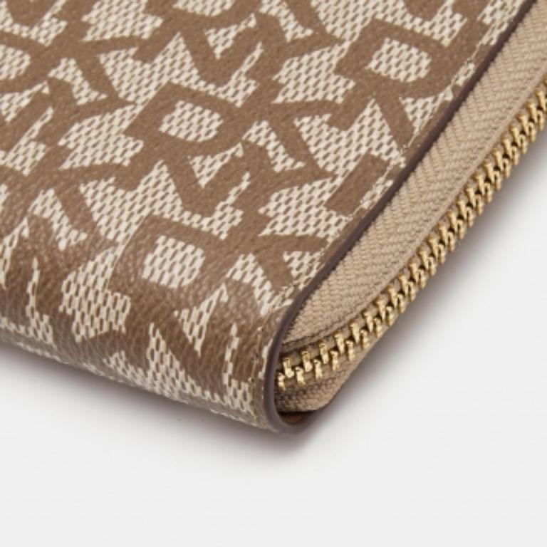 DKNY Beige/Braun Signature Coated Canvas Zip Around Continental Geldbörse im Zustand „Gut“ im Angebot in Dubai, Al Qouz 2