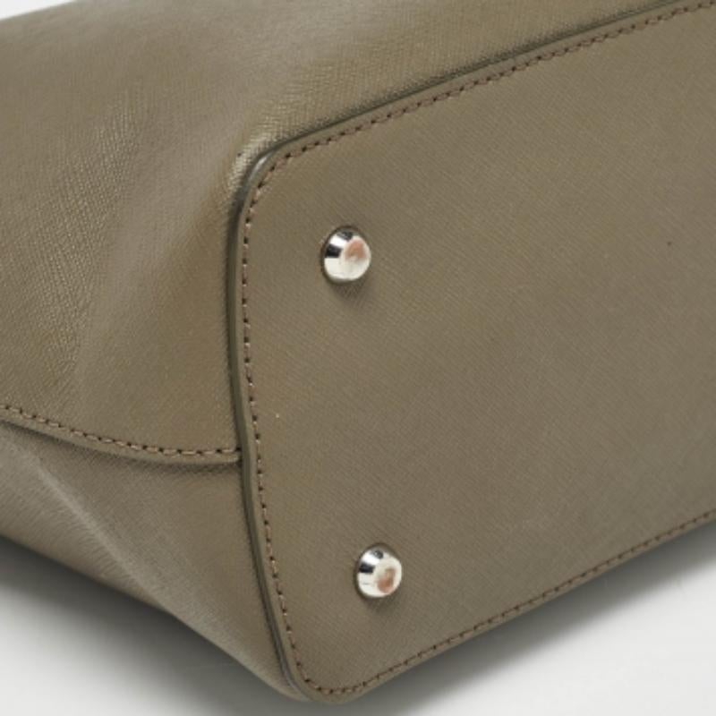 DKNY Beige Leder Bryant Bucket Bag im Angebot 1