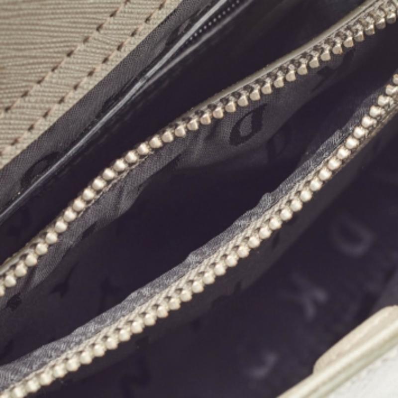 DKNY Beige Leder Bryant Bucket Bag im Angebot 5