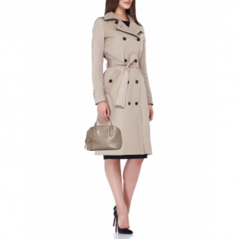 Cartera DKNY de piel beige con forma de cúpula en venta 4