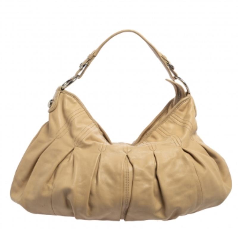 Dkny Beige Leather Hobo In Good Condition For Sale In Dubai, Al Qouz 2