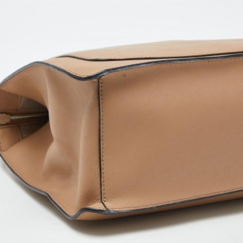 DKNY Tote con zip a catena Bryant grande in pelle beige in vendita 1