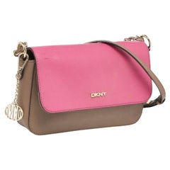 DKNY Borsa a tracolla con patta Bryant Park in pelle beige/rosa