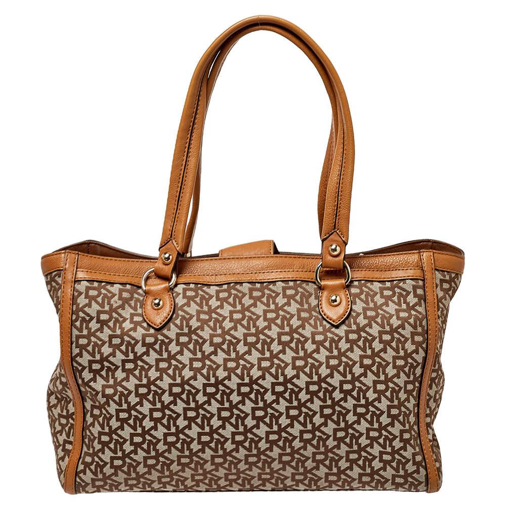 Dkny Beige/Tan Signature Canvas and Leather Tote Bon état à Dubai, Al Qouz 2