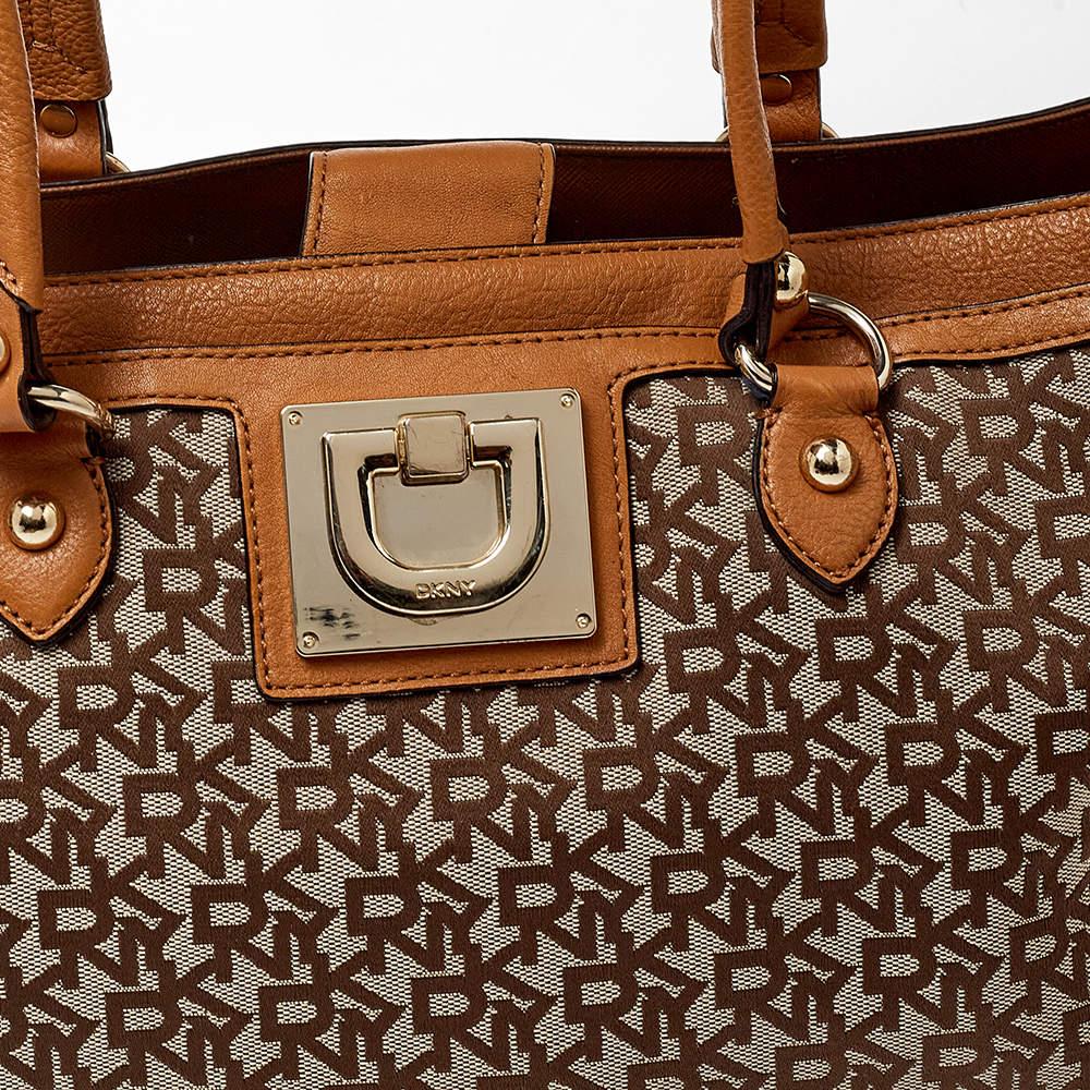  Dkny Beige/Tan Signature Canvas and Leather Tote Pour femmes 