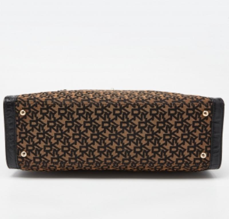 DKNY Schwarz/Braun Monogram Canvas und Croc geprägtem Leder Turnlock Flap Tote im Zustand „Gut“ im Angebot in Dubai, Al Qouz 2