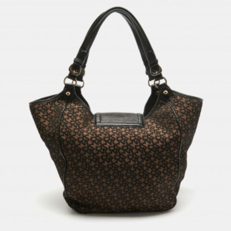DKNY Tote in pelle e tessuto Monogram Jacquard nero/marrone In condizioni buone in vendita a Dubai, Al Qouz 2