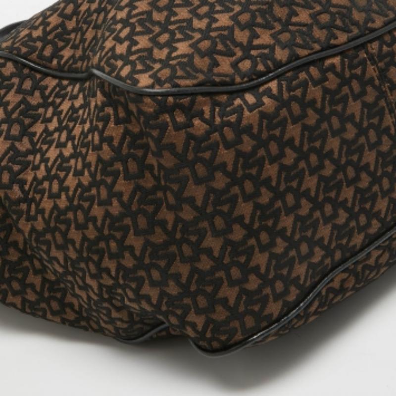 DKNY Tote in pelle e tessuto Monogram Jacquard nero/marrone in vendita 1