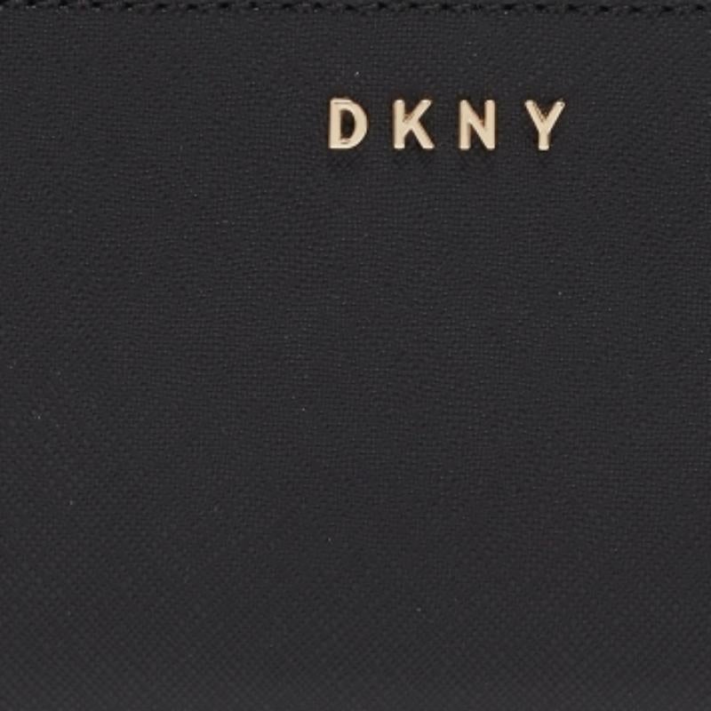 DKNY Portefeuille compact Bryant Park en cuir noir Bon état - En vente à Dubai, Al Qouz 2