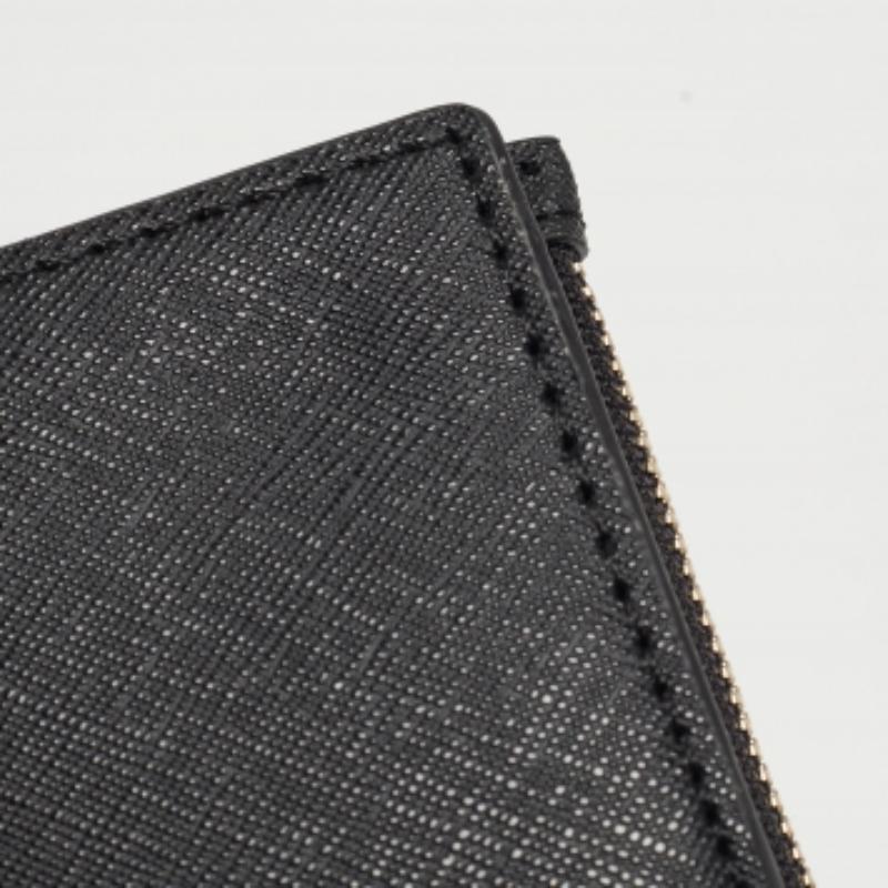 DKNY Portefeuille compact Bryant Park en cuir noir en vente 4