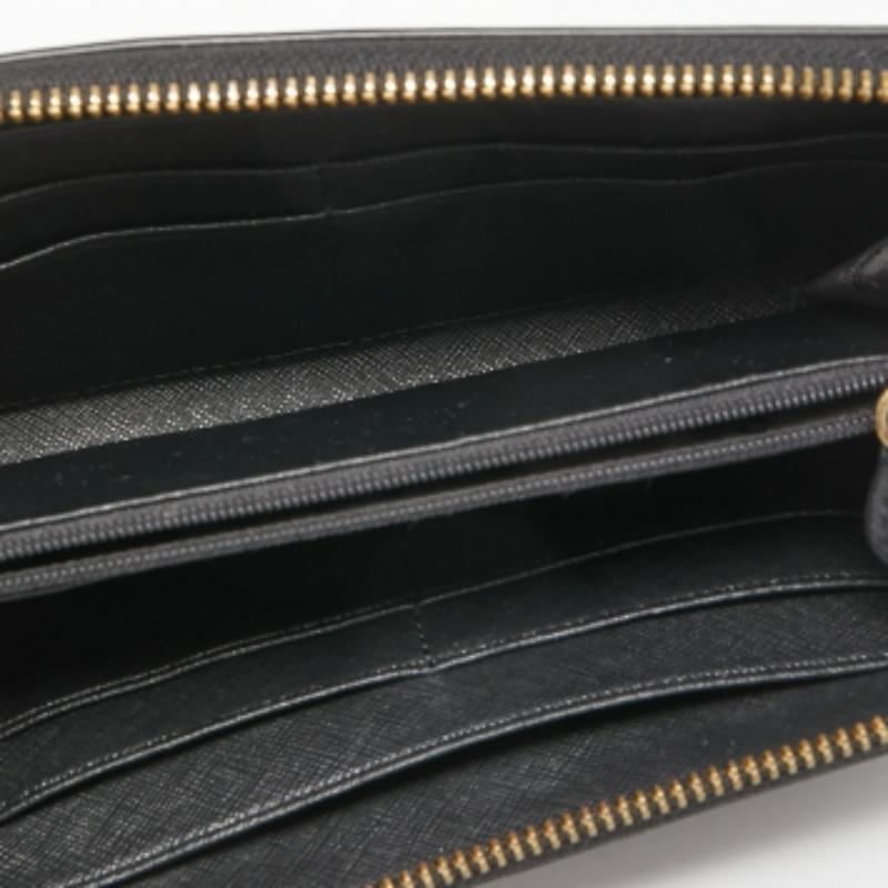DKNY Schwarzes Leder Bryant Park Zip um Brieftasche im Angebot 5