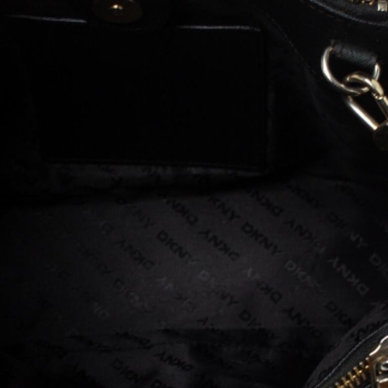 Noir Dkny Black Leather Double Zip Shoulder Bag en vente