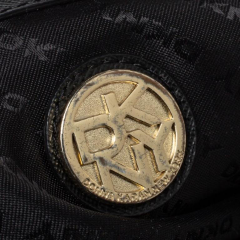 Dkny Black Leather Double Zip Shoulder Bag État moyen - En vente à Dubai, Al Qouz 2
