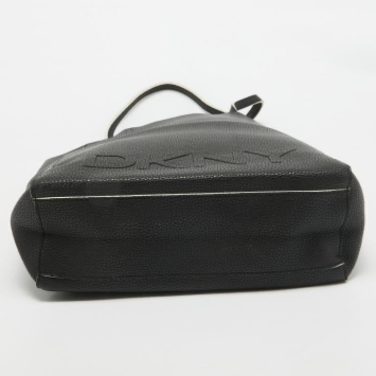 Nero DKNY Tote in pelle nera con logo in rilievo in vendita