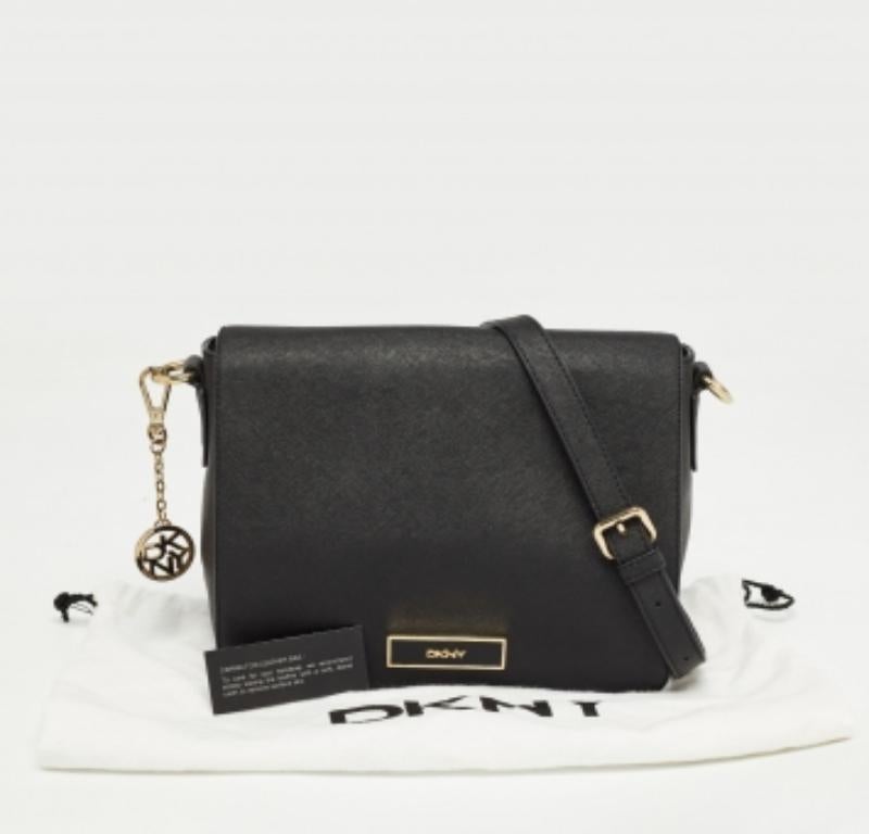 DKNY Black Leather Logo Flap Shoulder Bag en vente 5