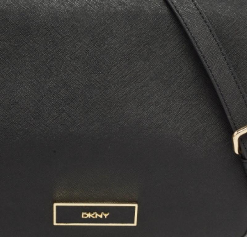 Noir DKNY Black Leather Logo Flap Shoulder Bag en vente