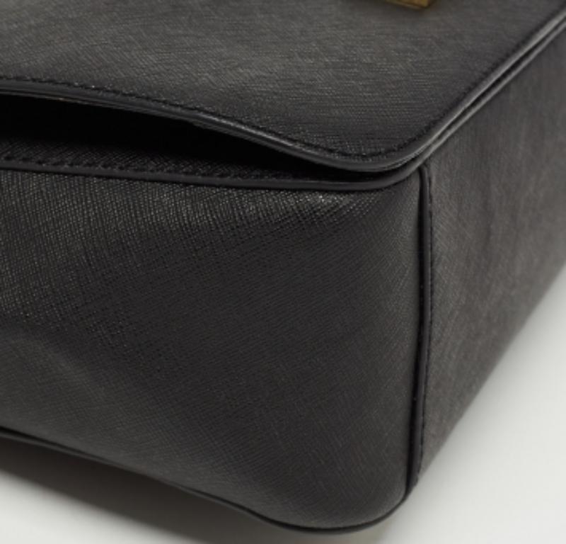 DKNY Black Leather Logo Flap Shoulder Bag en vente 2