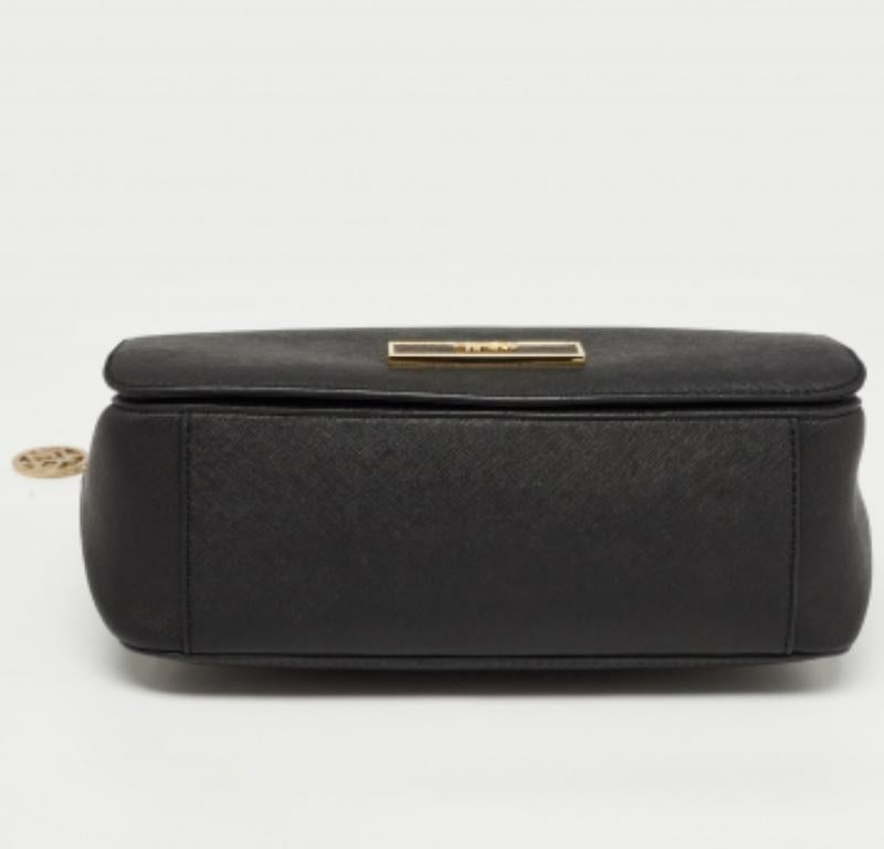 DKNY Black Leather Logo Flap Shoulder Bag en vente 3