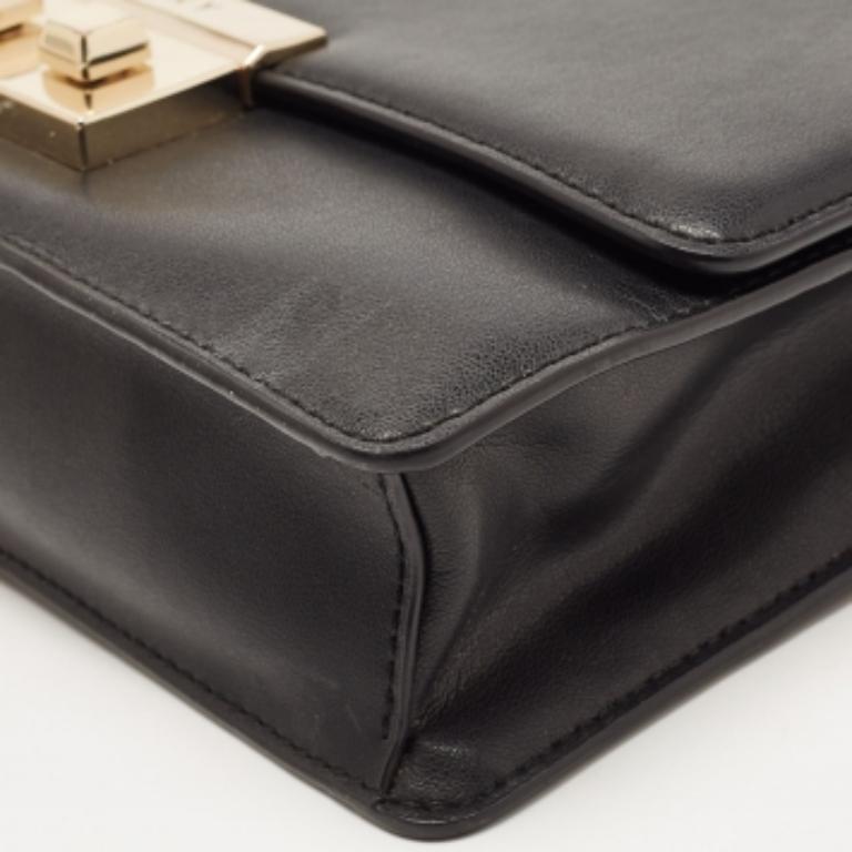 DKNY Black Leather Pushlock Flap Chain Crossbody Bag Bon état - En vente à Dubai, Al Qouz 2