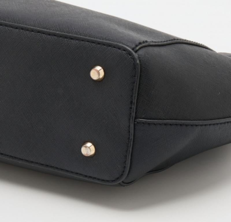 DKNY Black Leather Shoulder Bag In Good Condition For Sale In Dubai, Al Qouz 2