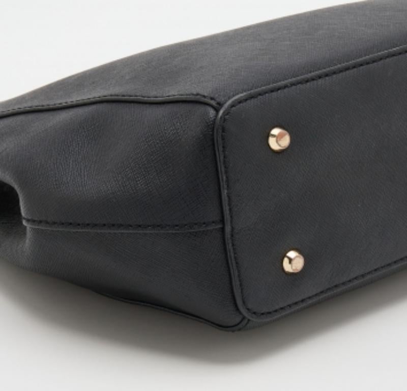 DKNY Black Leather Shoulder Bag For Sale 4