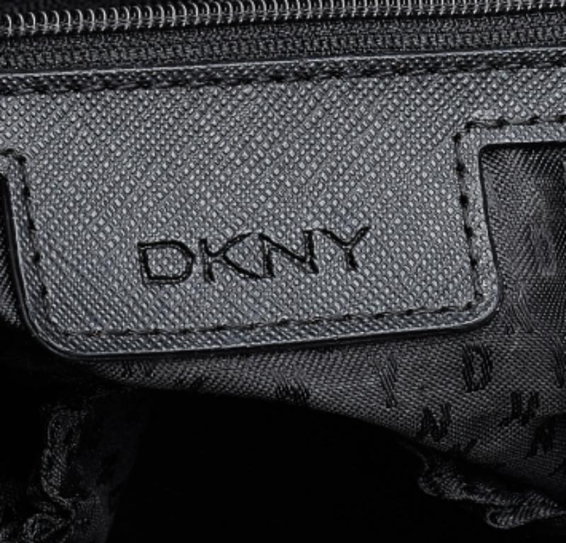 Noir DKNY - Fourre-tout en cuir noir avec fermeture éclair en vente