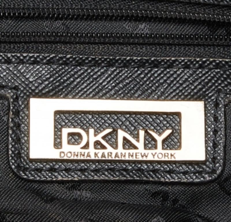 DKNY Schwarze Umhängetasche mit Monogram aus Segeltuch und Leder Damen im Angebot