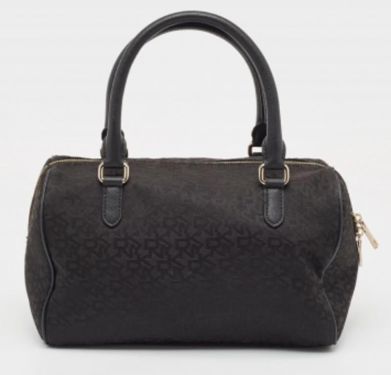 DKNY Schwarzes Monogram Canvas und Leder Logo Satchel im Angebot 1