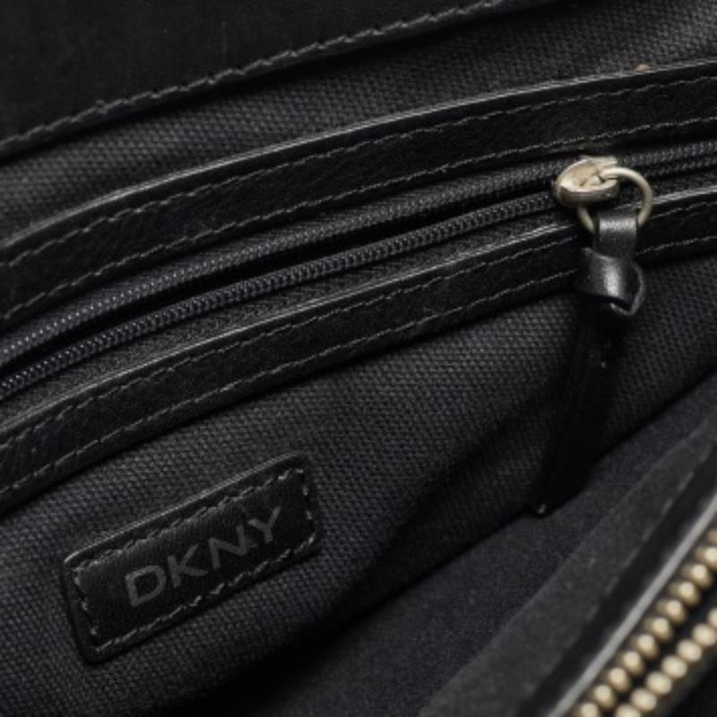 Donna DKNY Tote in tela e pelle con monogramma nero in vendita