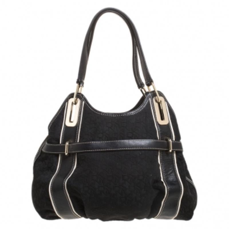 Noir DKNY Fourre-tout en cuir et tissu monogramme noir en vente