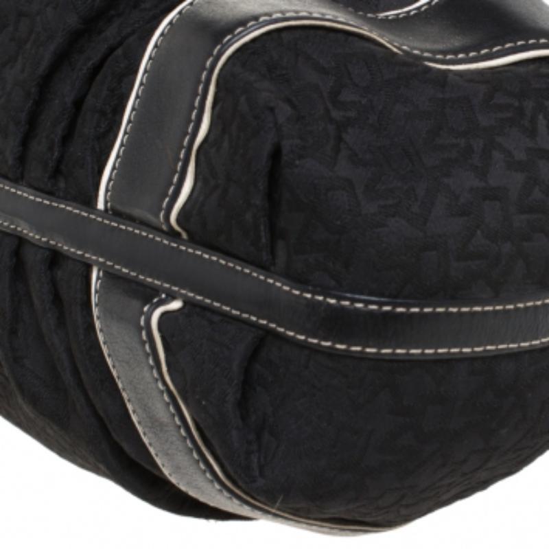 DKNY Fourre-tout en cuir et tissu monogramme noir en vente 3