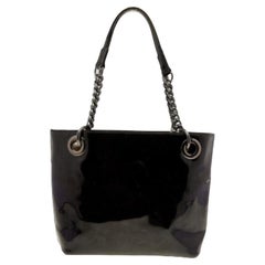 DKNY Tote con manico a catena in PVC nero