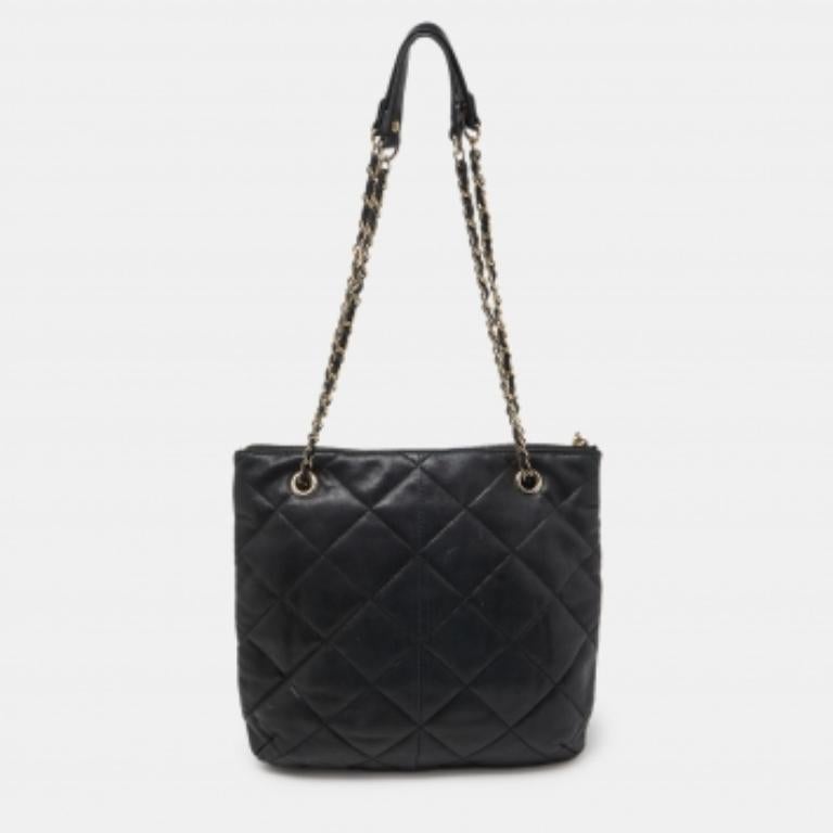 Nero DKNY Borsa a tracolla con zip in pelle trapuntata nera in vendita