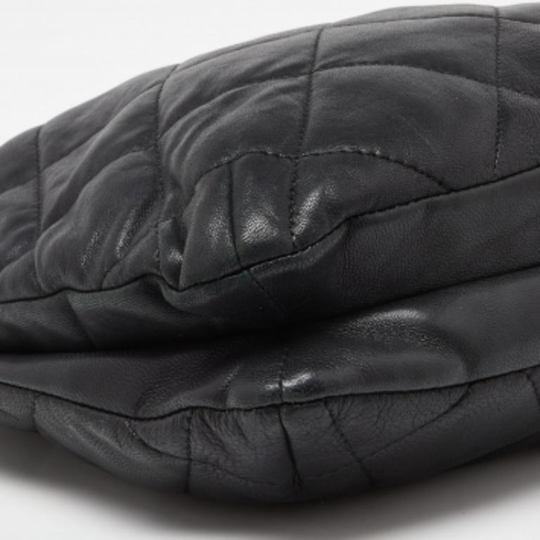 DKNY Borsa a tracolla con zip in pelle trapuntata nera in vendita 2