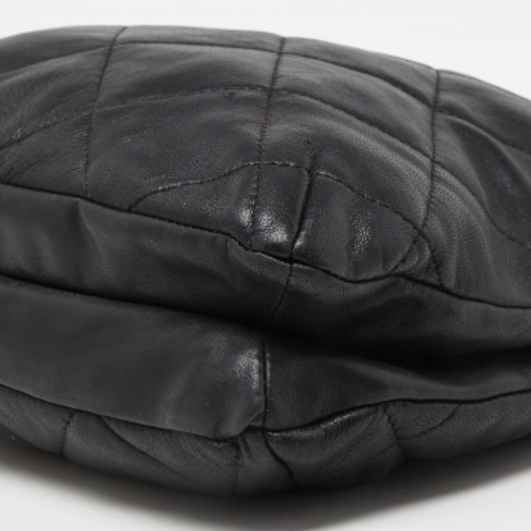 DKNY Borsa a tracolla con zip in pelle trapuntata nera in vendita 3