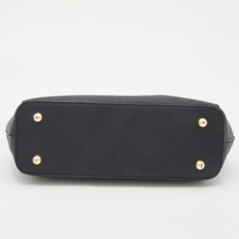 Dkny Black Saffiano Leather Double Zip Crossbody Bag en vente 3