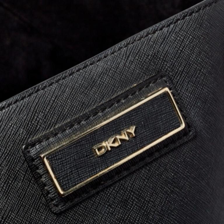 DKNY Black Saffiano Leather Double Zip Tote In Good Condition For Sale In Dubai, Al Qouz 2
