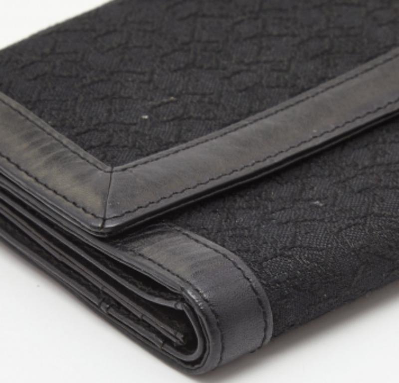 DKNY Black Signature Canvas and Leather Continental Wallet In Good Condition For Sale In Dubai, Al Qouz 2