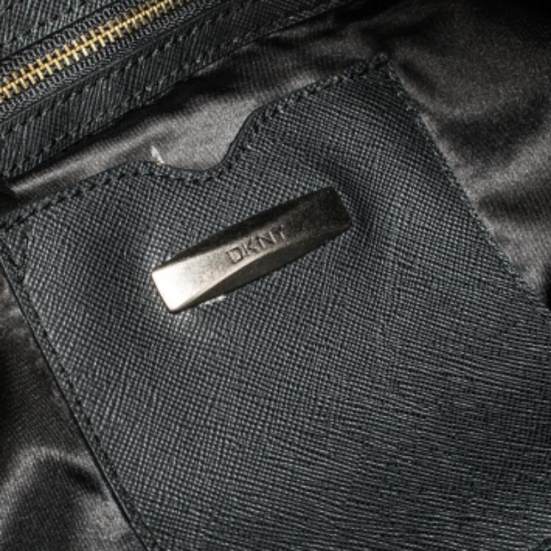 Bolso de lona negro DKNY Signature en Bastante bueno estado para la venta en Dubai, Al Qouz 2