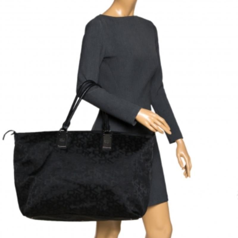 De las mujeres Bolso de lona negro DKNY Signature en venta