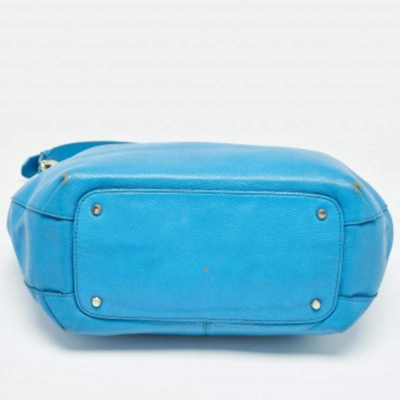 DKNY Blaue Leder-Handtasche im Angebot 6