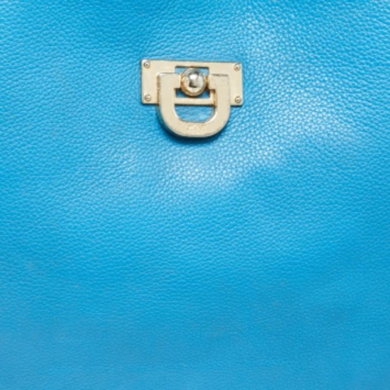 DKNY Blaue Leder-Handtasche im Angebot 1